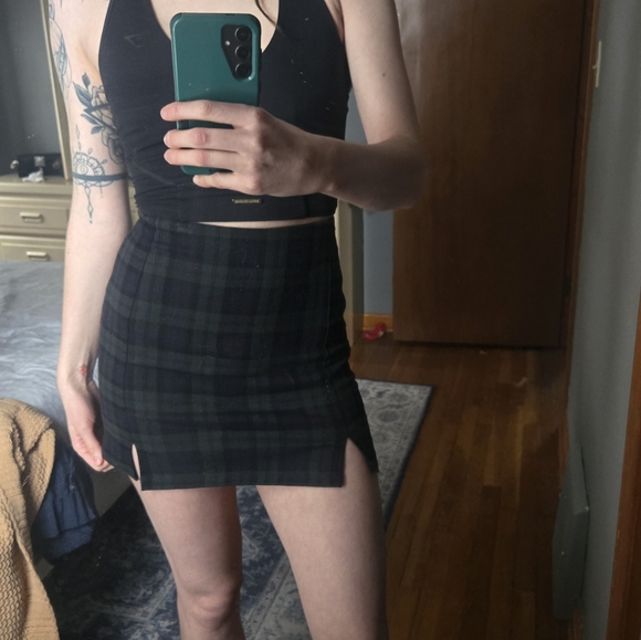 Brandy Melville Plaid Mini Skirt - Picture 2 of 3